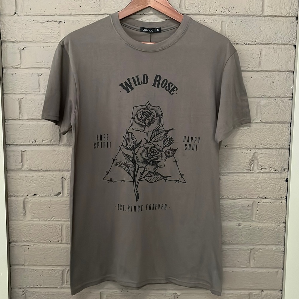 Boohoo NWT Wild Rose boyfriend T-shirt S